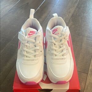 NIB -Girls Nike Air Max 90 easy on